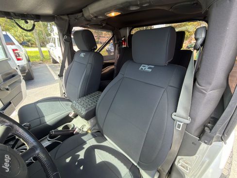 Used 2007 Jeep Wrangler Sahara AWD/4WD image 8
