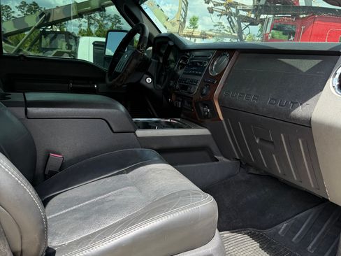 Used 2011 Ford F250 Lariat w/ Lariat Interior Pkg AWD/4WD image 5