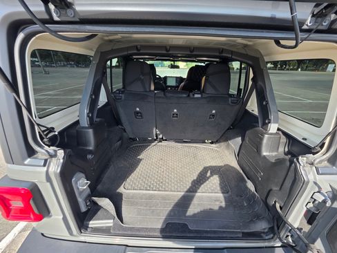 Used 2019 Jeep Wrangler Unlimited Sport S image 13