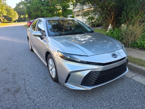 Used 2025 Toyota Camry LE FWD image 13