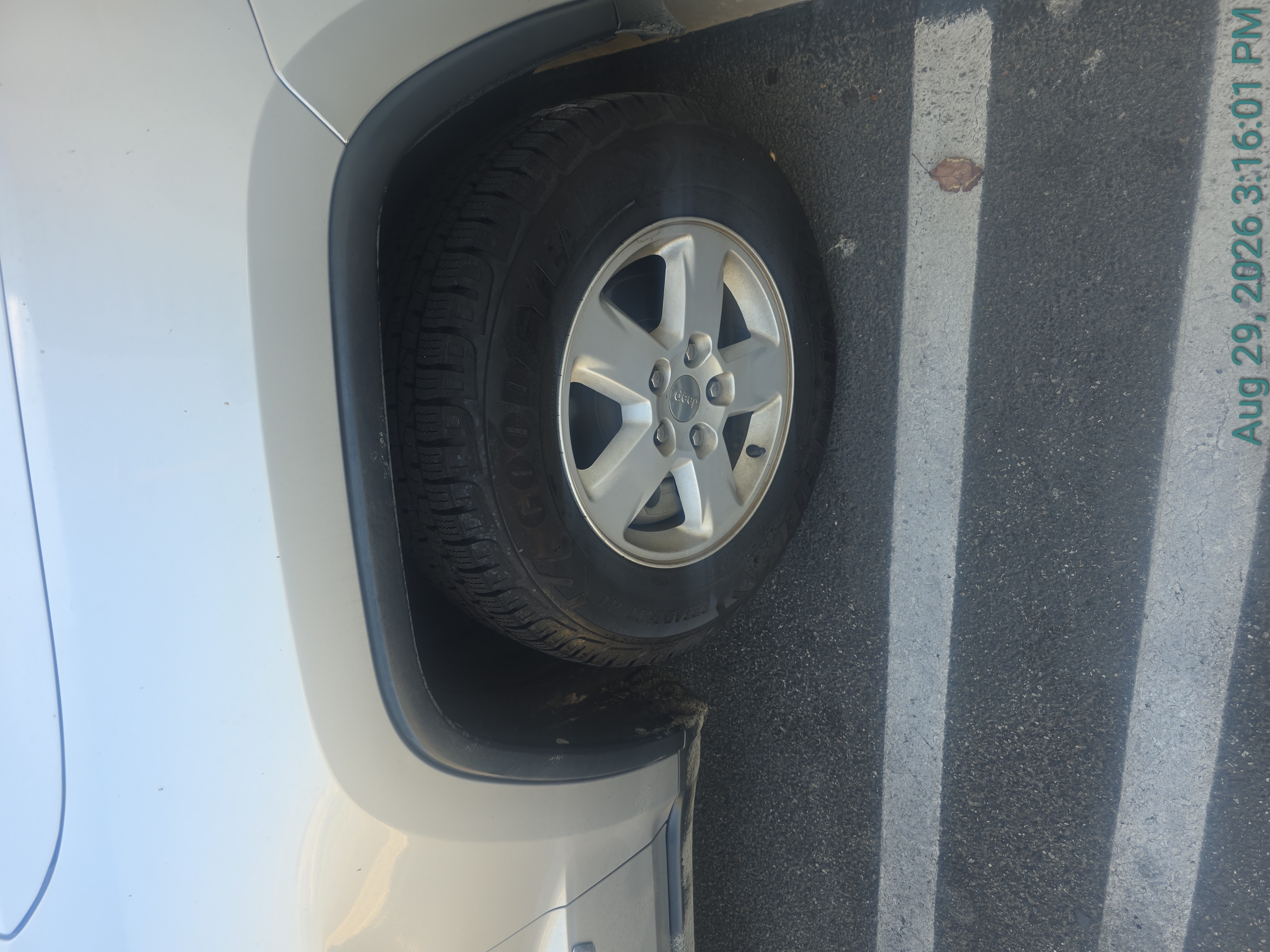 Used 2012 Jeep Grand Cherokee Laredo RWD image 7