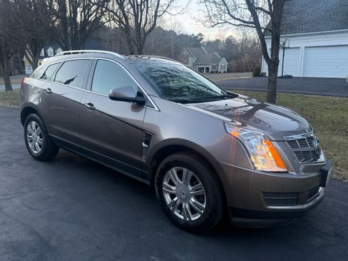 Used 2011 Cadillac SRX Luxury image 1