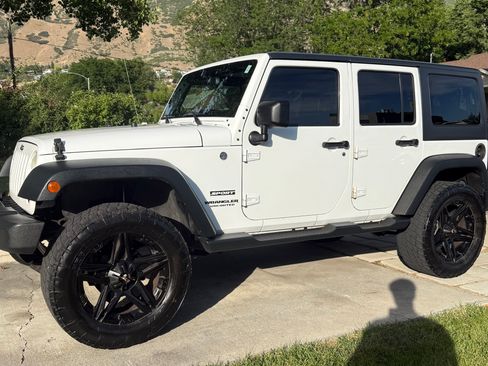 Used 2013 Jeep Wrangler Unlimited Sport AWD/4WD image 2