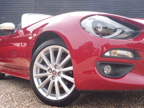Used 2017 FIAT 124 Spider Lusso RWD image 4
