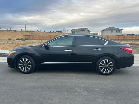 Used 2016 Nissan Altima 2.5 SL w/ 2.5 Technology Package image 4