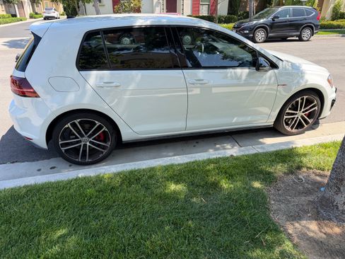 Used 2017 Volkswagen GTI Sport FWD image 6
