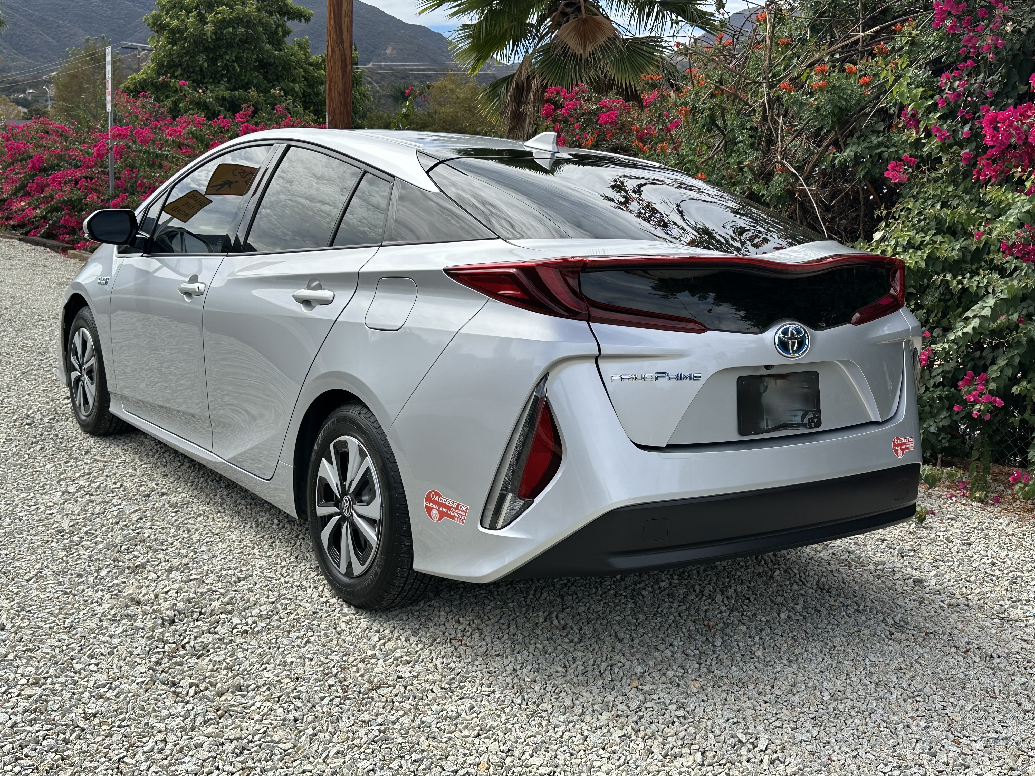 Used 2018 Toyota Prius Prime Premium w/ Carpet Mat Package FWD image 13