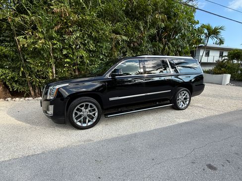 Used 2019 Cadillac Escalade ESV Premium Luxury AWD/4WD image 1