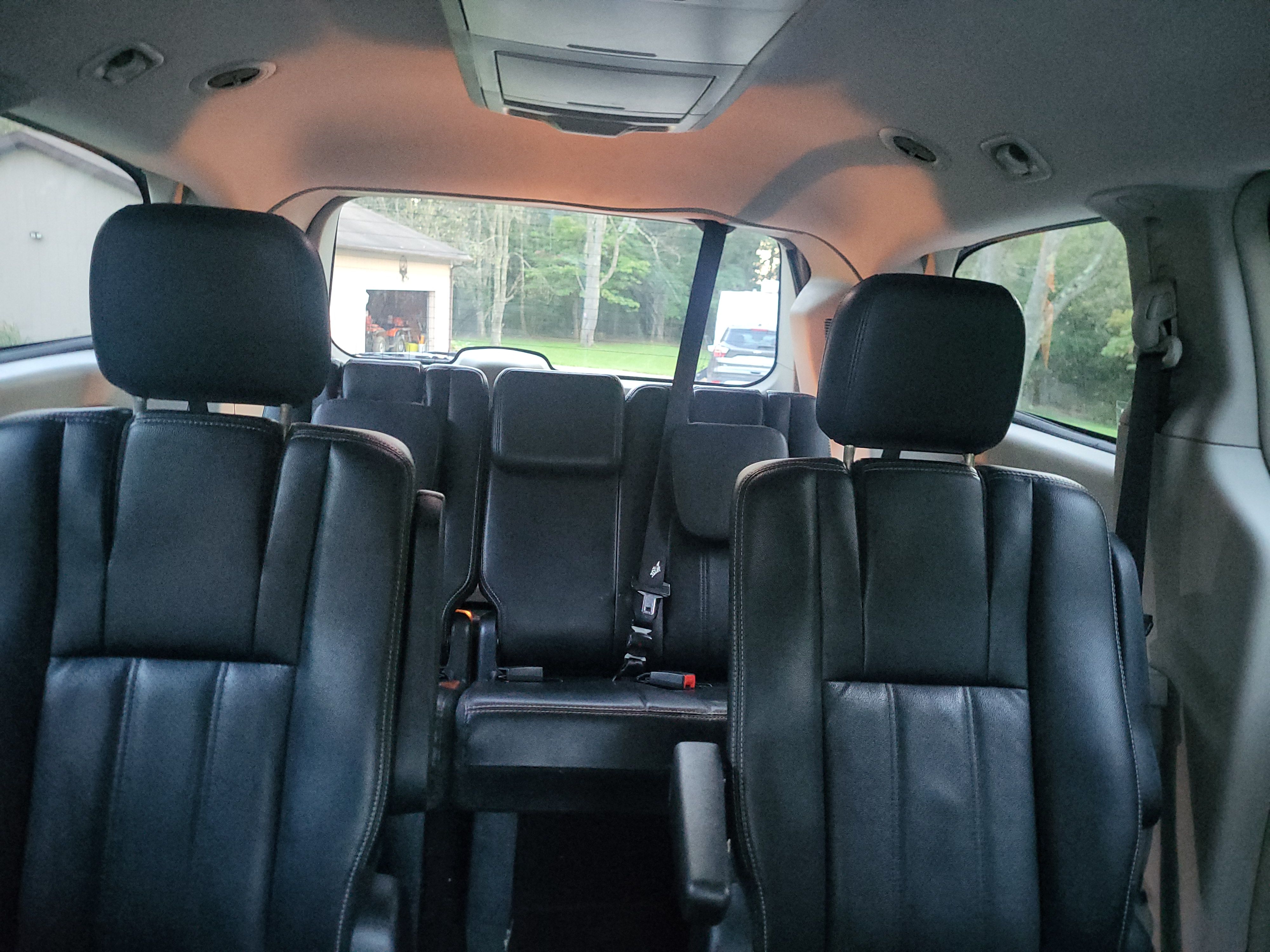 Used 2012 Chrysler Town & Country Touring w/ Entertainment Group #1 FWD image 8