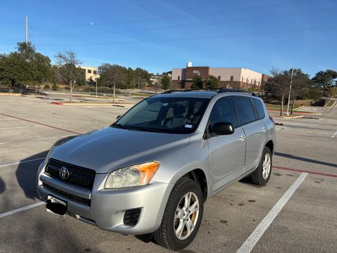 Used 2012 Toyota RAV4 FWD image 1