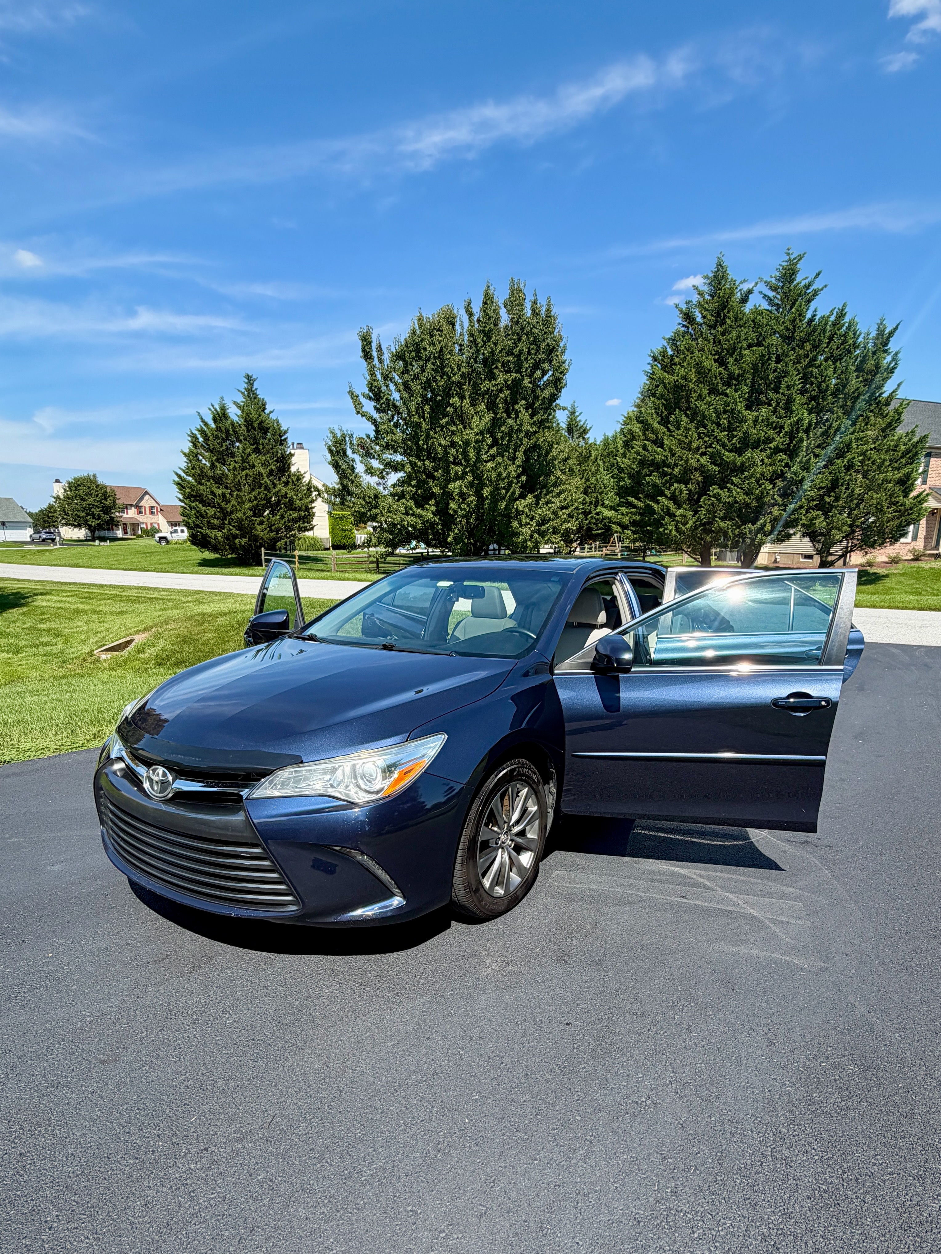 Used 2016 Toyota Camry XLE w/ Moonroof Package FWD image 1
