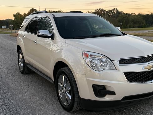 Used 2013 Chevrolet Equinox LT w/ Chrome Package image 2