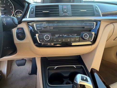 Used 2016 BMW 320i Sedan RWD image 18