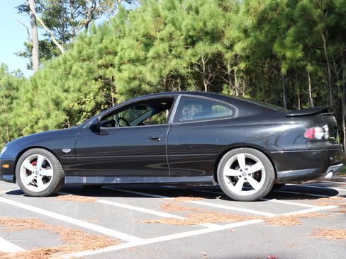 Used 2006 Pontiac GTO Coupe 2D image 2