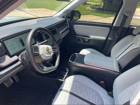 Used 2024 Rivian R1S Adventure AWD/4WD image 4