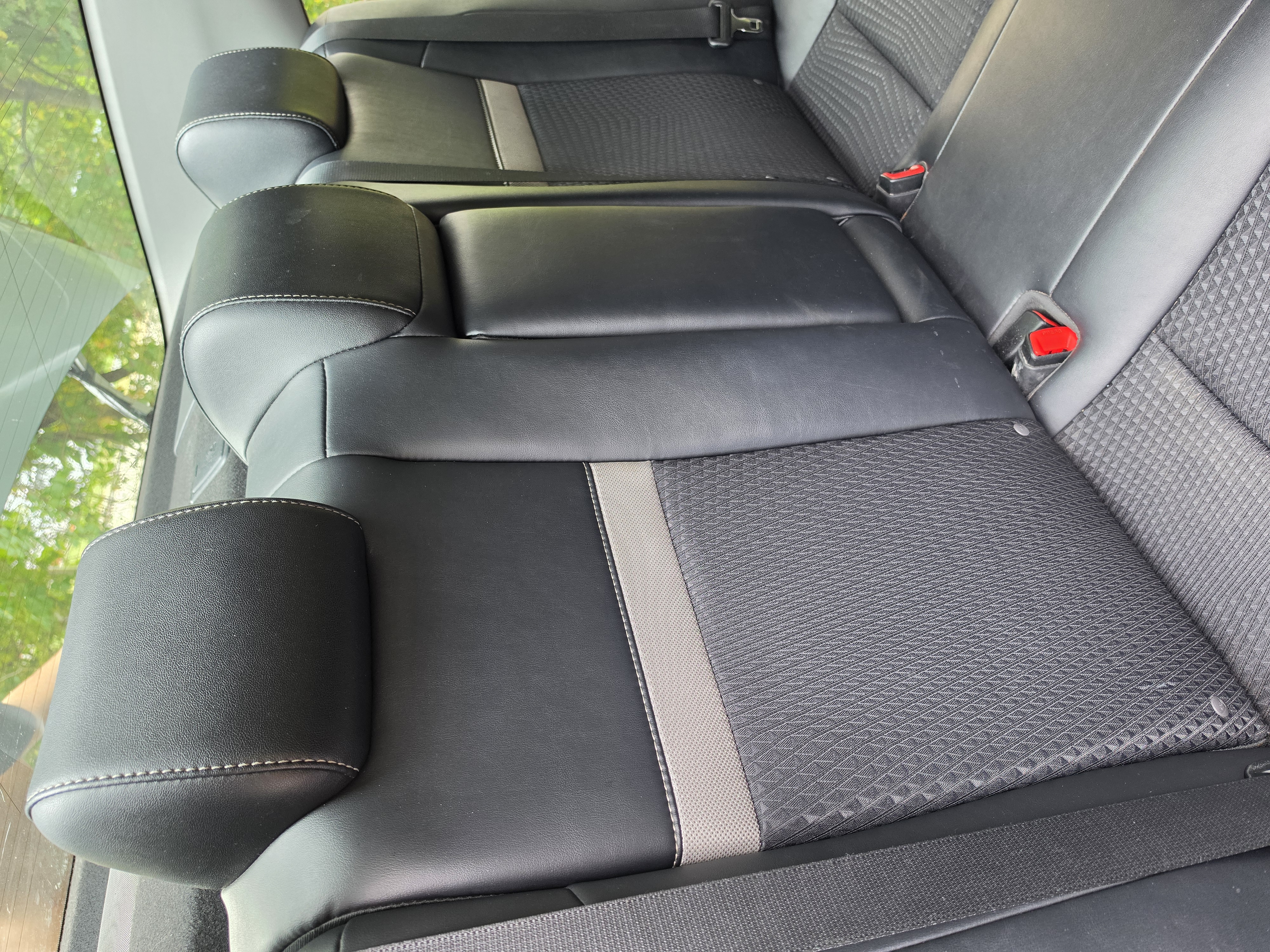 Used 2012 Toyota Camry SE FWD image 12