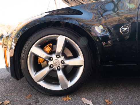 Used 2005 Nissan 350Z 35th Anniversary Edition w/ (N93) Cargo Convenience Pkg image 10