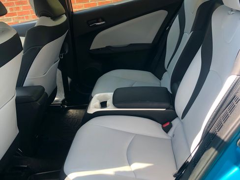 Used 2018 Toyota Prius Prime Premium FWD image 15