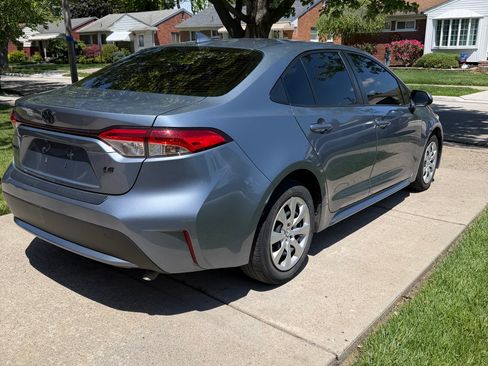 Used 2022 Toyota Corolla LE FWD image 4