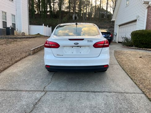 Used 2018 Ford Focus SE image 2