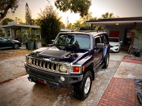 Used 2007 HUMMER H3 image 2
