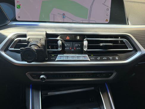 Used 2021 BMW X7 M50i w/ Dynamic Handling Package AWD/4WD image 28