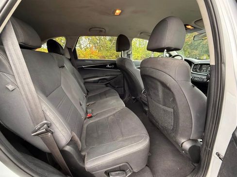 Used 2019 Kia Sorento L image 5