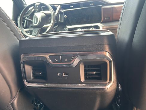 Used 2024 GMC Sierra 2500 Denali Ultimate AWD/4WD image 17