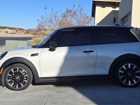 Used 2024 MINI Cooper SE image 6