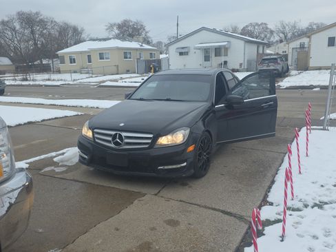 Used 2012 Mercedes-Benz C 300 4MATIC Sedan image 2