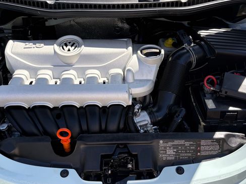 Used 2010 Volkswagen Beetle Final Edition image 5