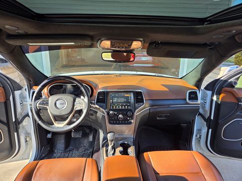 Used 2017 Jeep Grand Cherokee Summit image 11