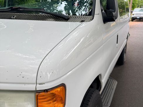 Used 2006 Ford E-350 and Econoline 350 XLT RWD image 12