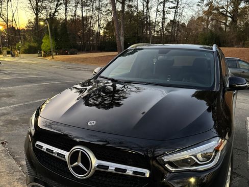 Used 2021 Mercedes-Benz GLA 250 250 4MATIC Sport Utility 4D image 2