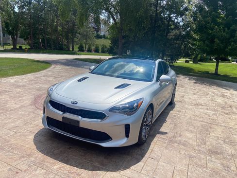 Used 2018 Kia Stinger Premium AWD/4WD image 6