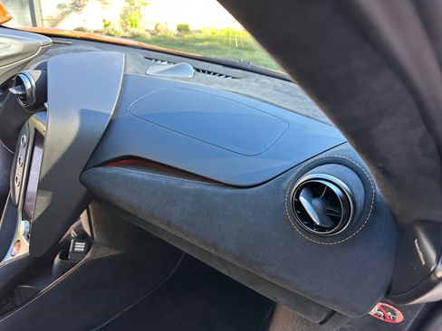 Used 2026 McLaren 750S Spider RWD image 16
