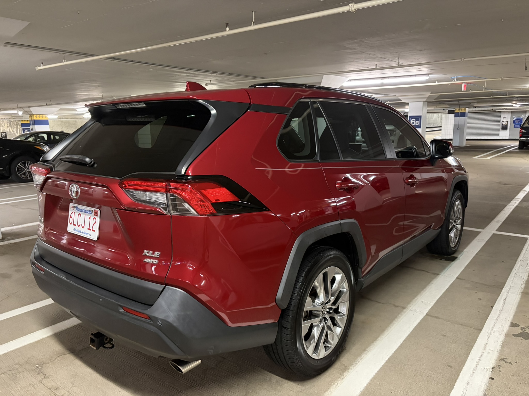 Used 2020 Toyota RAV4 XLE Premium AWD/4WD image 9
