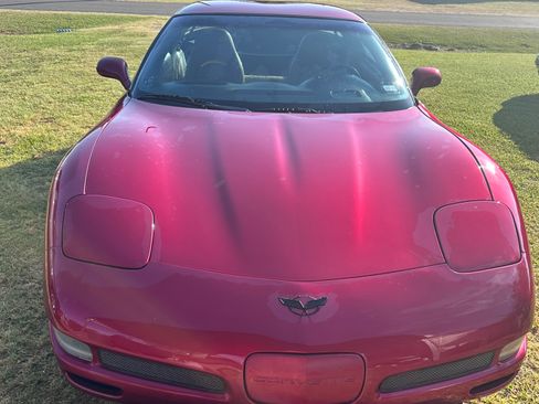 Used 2000 Chevrolet Corvette Coupe w/ Memory Pkg RWD image 4
