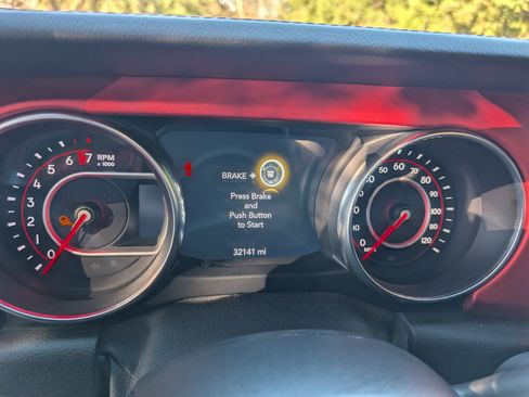 Used 2021 Jeep Gladiator Rubicon image 10