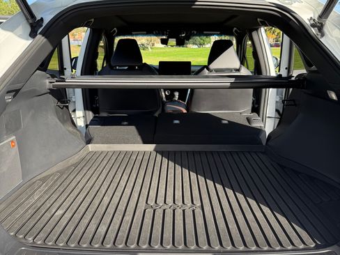 Used 2023 Toyota Venza Limited image 8