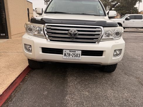 Used 2013 Toyota Land Cruiser Sport Utility 4D image 5