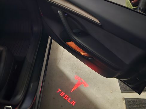 Used 2023 Tesla Model 3 Standard Range image 4