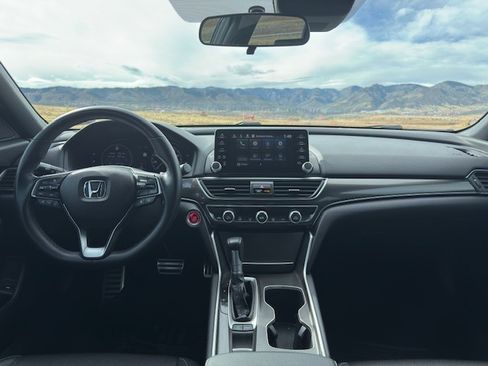 Used 2018 Honda Accord Sport image 18