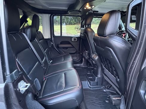 Used 2021 Jeep Wrangler Unlimited Rubicon AWD/4WD image 14