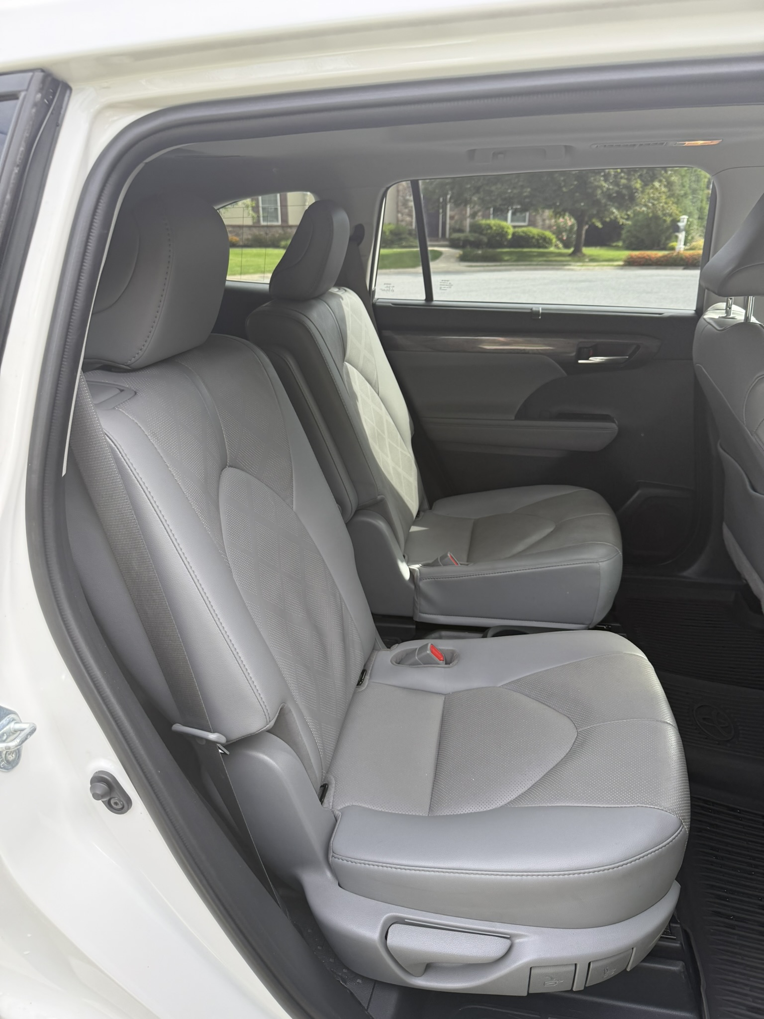 Used 2021 Toyota Highlander Platinum AWD/4WD image 18