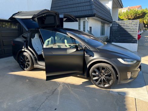 Used 2021 Tesla Model X Long Range image 9