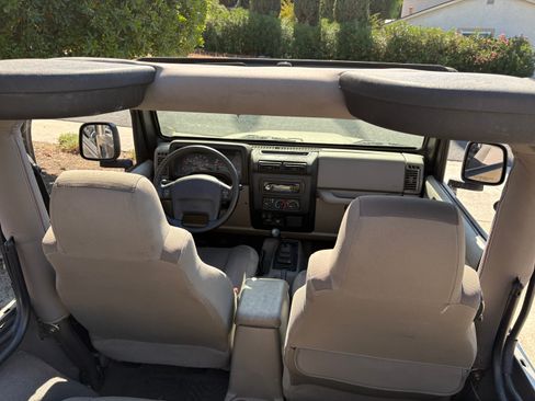 Used 2004 Jeep Wrangler Sahara w/ Dual Top Group image 13