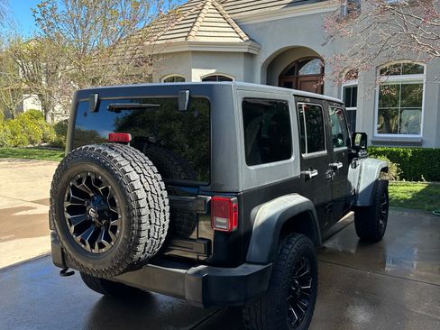 Used 2011 Jeep Wrangler Unlimited Sport image 2