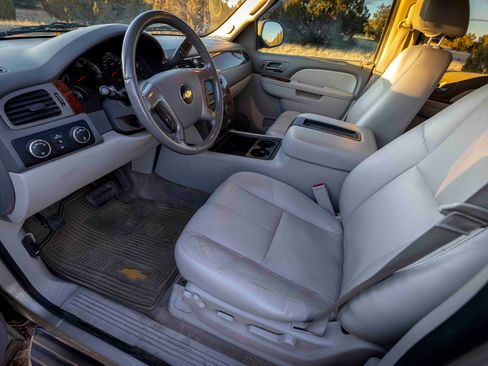 Used 2013 Chevrolet Suburban LT image 18