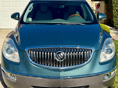 Used 2010 Buick Enclave CXL image 18
